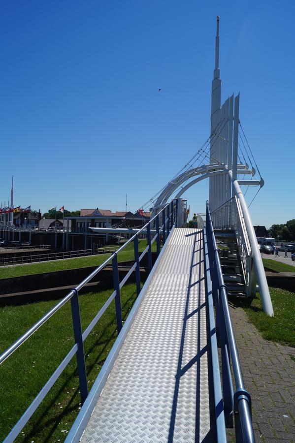 Nordseehotel Benser Hof Am Hafen Bensersiel Exterior photo